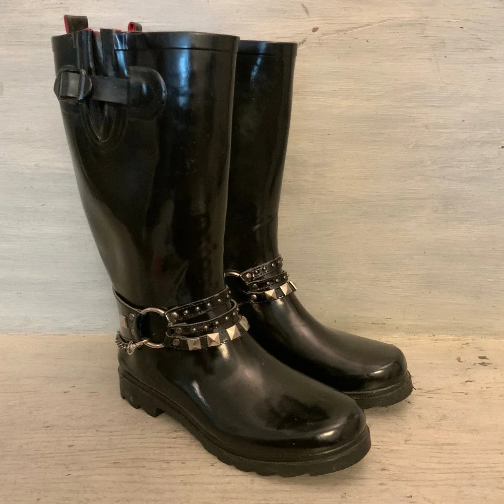 Capelli New York Black Silver Tone Studded & Chain Embellished Rain Boots 8 GC